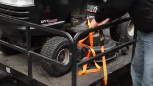 Securing Trailer Hitch Load Using high-quality straps